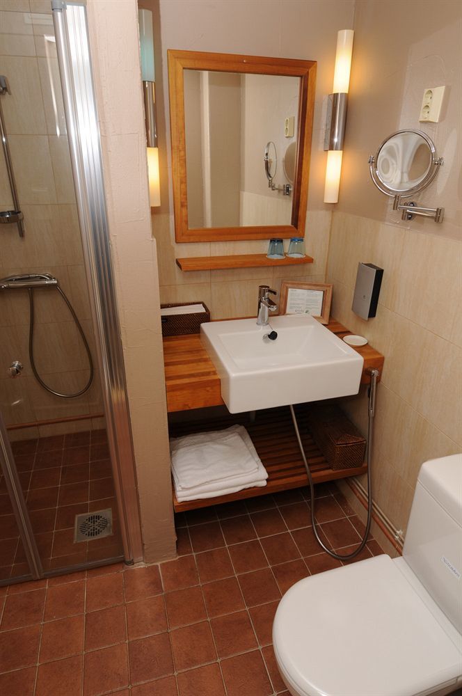 Hotel Krapi トゥースラ エクステリア 写真